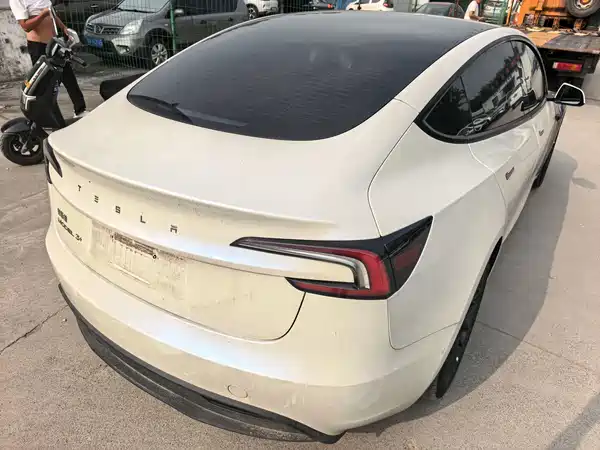 Tesla Model 3 2025
