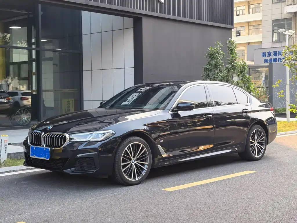 BMW 5 Series 2023 — фото 1