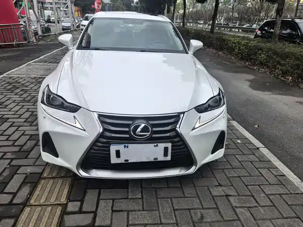 Lexus IS 2017