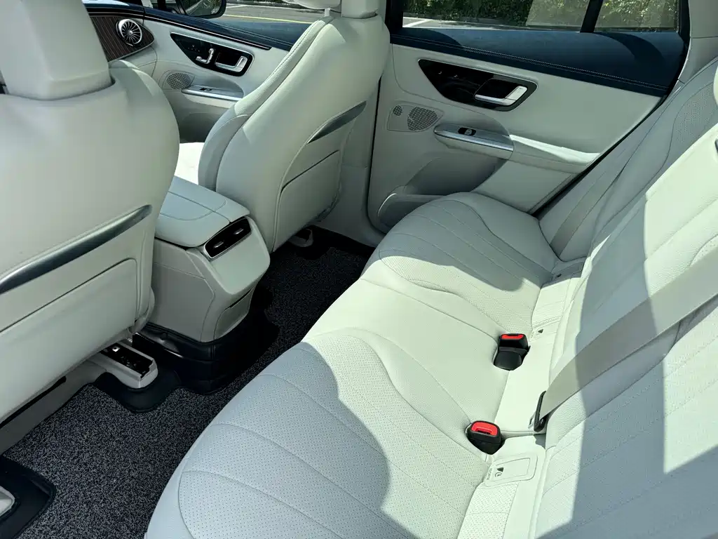 Mercedes-Benz EQE SUV 2023 — фото 12