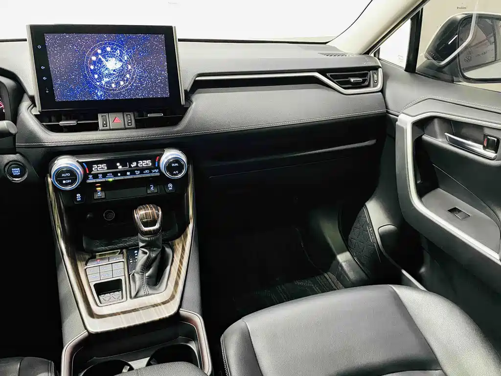 Toyota RAV4 2021 — фото 16