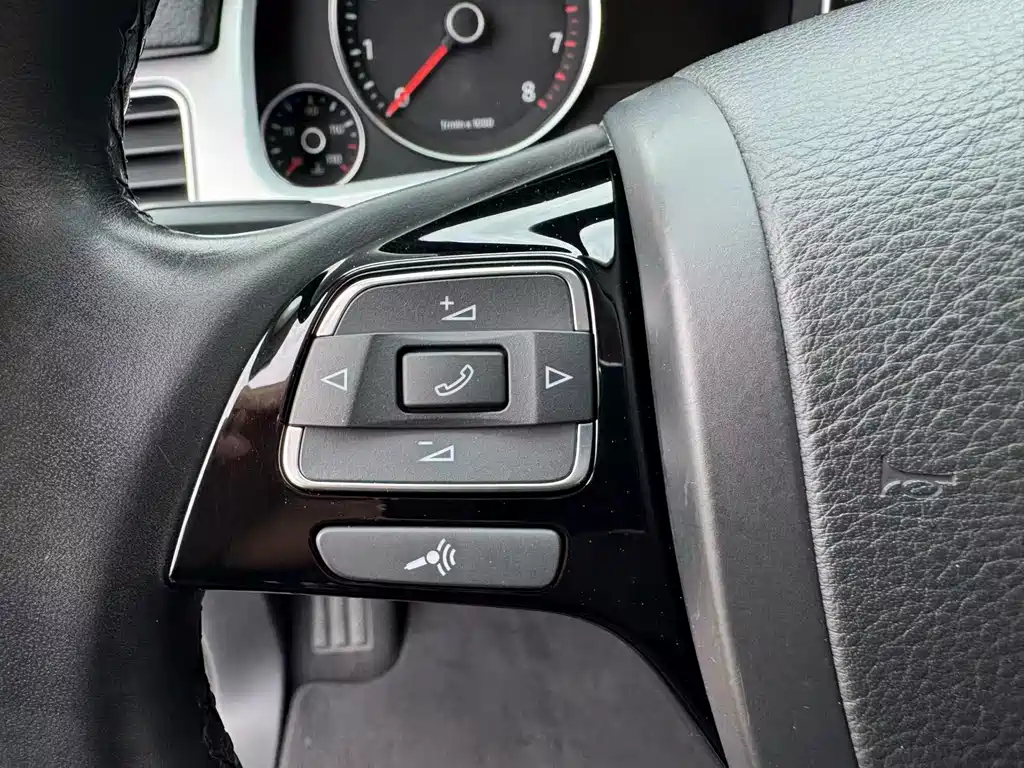 Volkswagen Touareg 2017 — фото 13