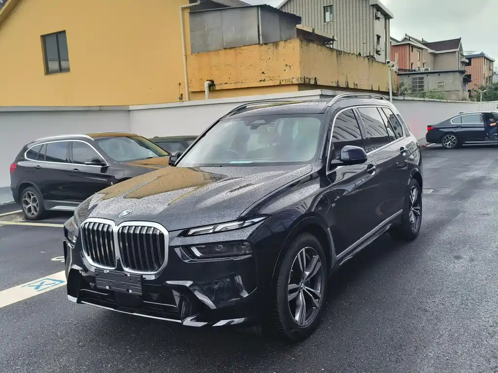 BMW X7 2023 — фото 1