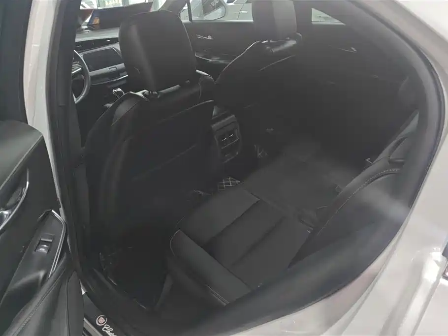 Cadillac XT4 2020 — фото 11