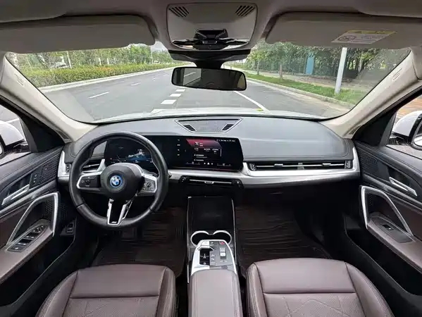 BMW iX1 2024