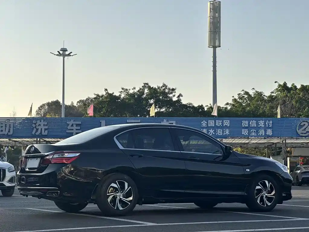 Honda Accord 2018 — фото 15