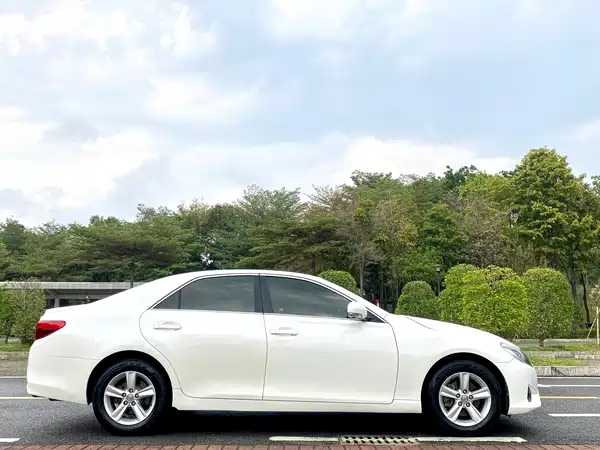 Toyota Reiz 2016
