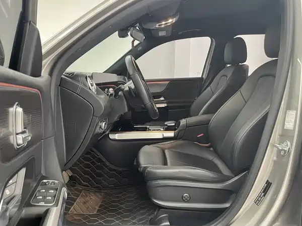 Mercedes-Benz GLB 2023