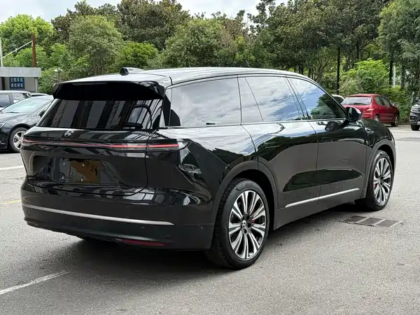 NIO ES8 2023