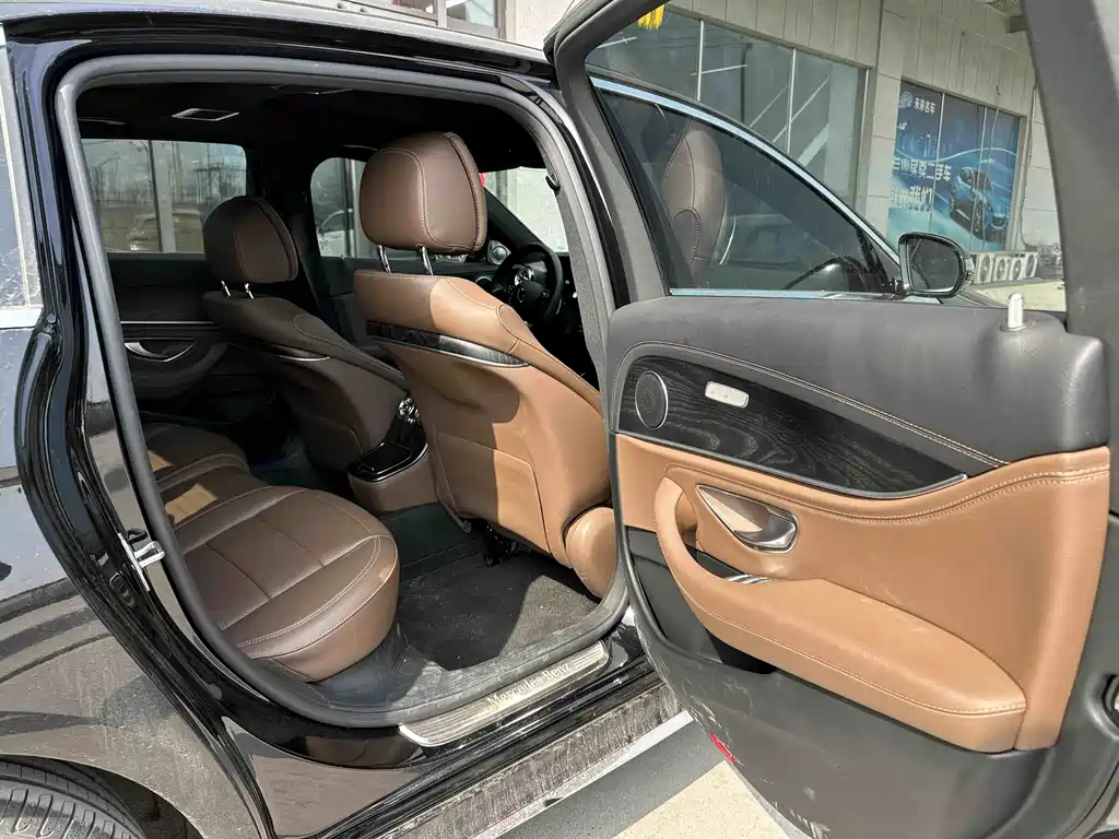 Mercedes-Benz E-Class 2023 — фото 10