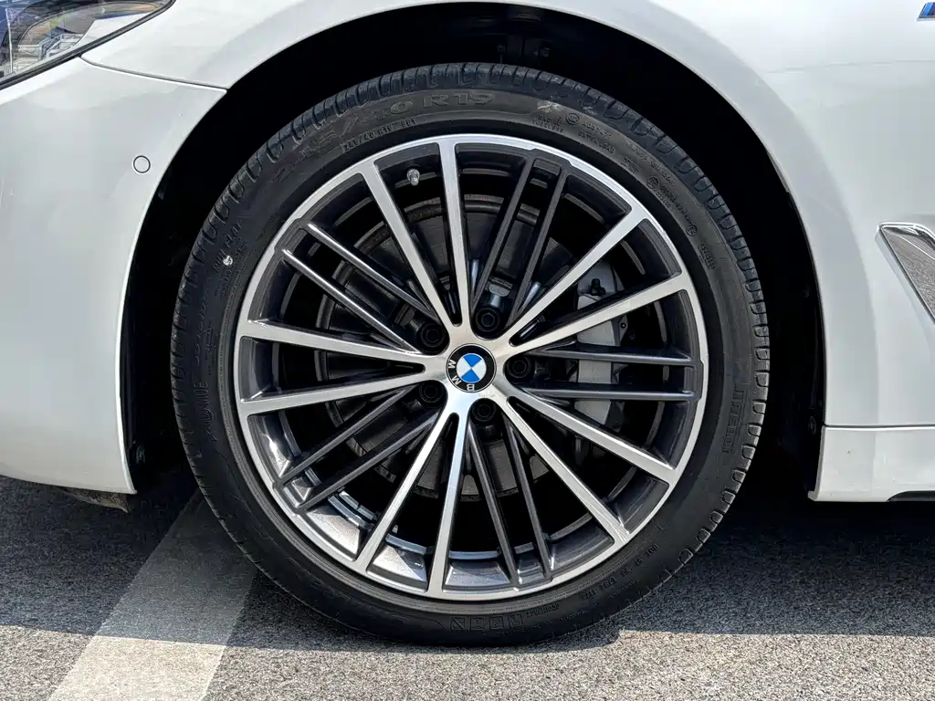 BMW 5 Series 2020 — фото 7