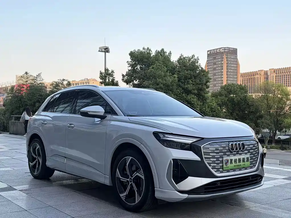 Audi Q4 E-Tron 2023 — фото 3