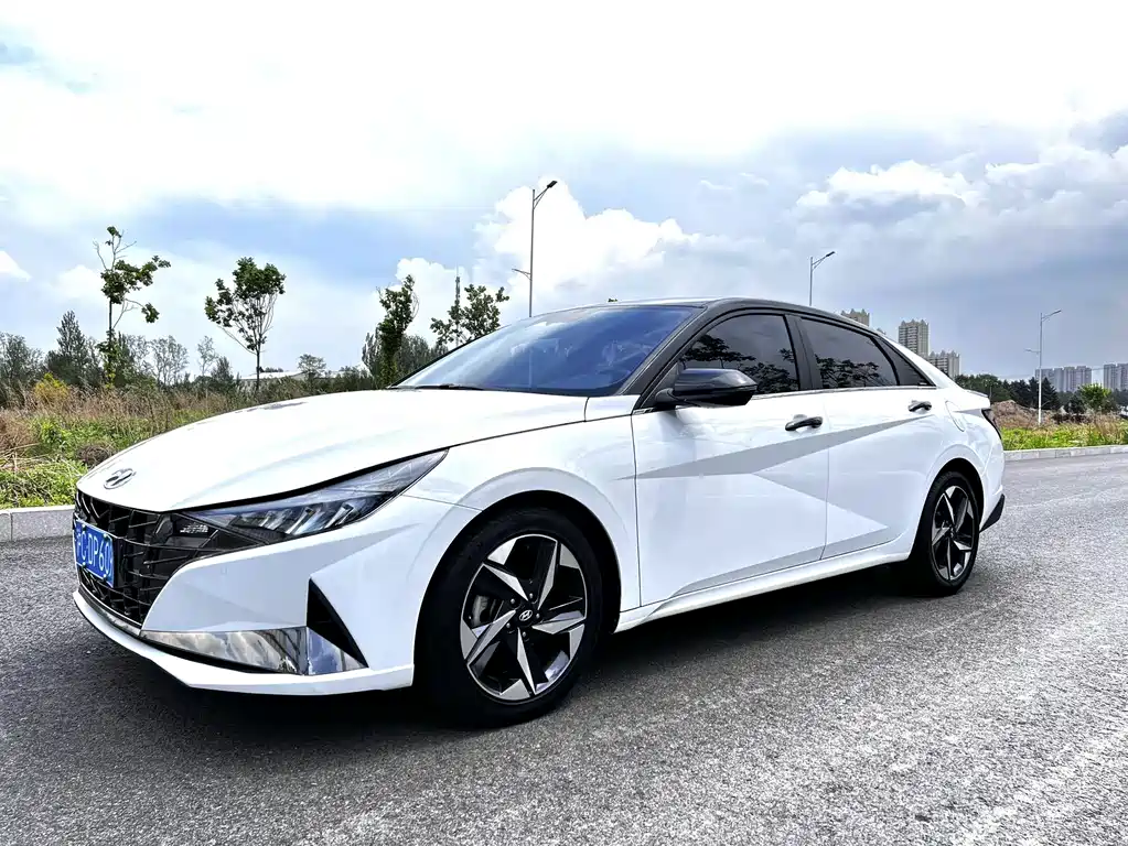 Hyundai Elantra 2022 — фото 2