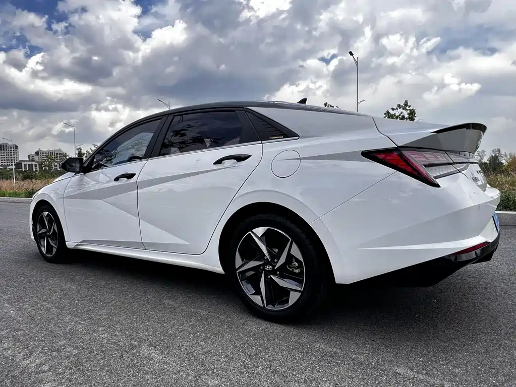Hyundai Elantra 2022 — фото 6