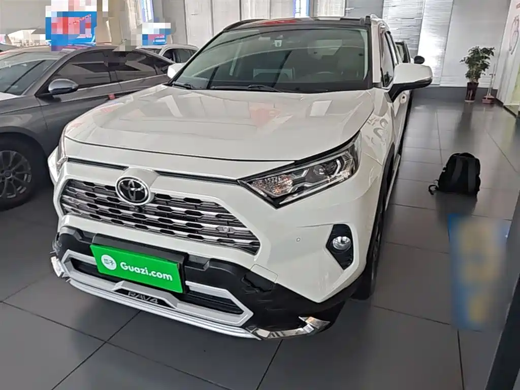 Toyota RAV4 2020 — фото 1