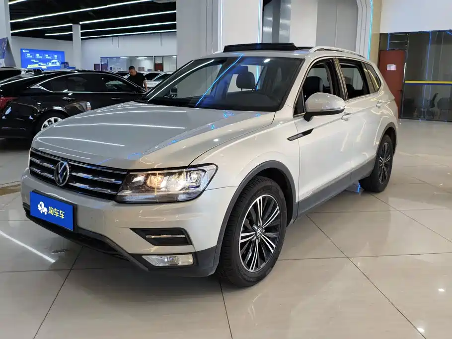 Volkswagen Tiguan L 2021 — фото 1