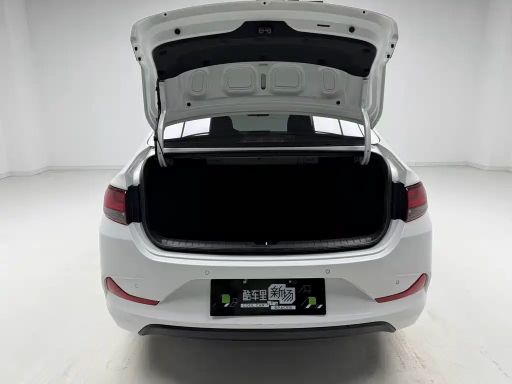 Hyundai Elantra 2020 — фото 10