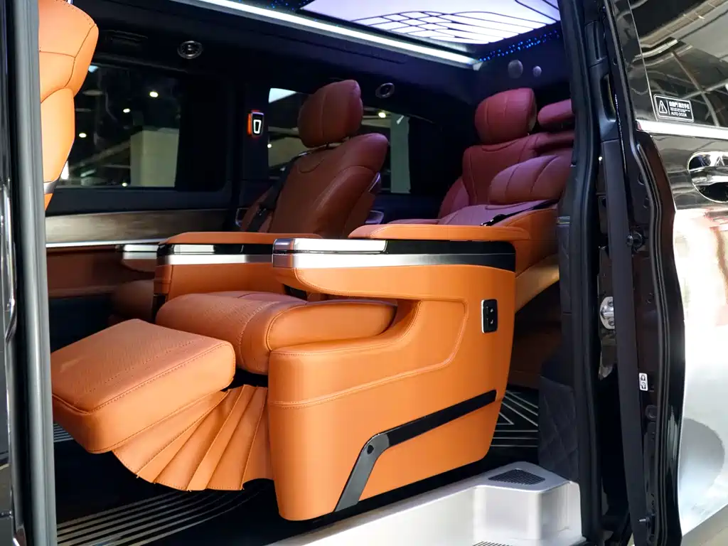 Mercedes-Benz V-Class 2022 — фото 19