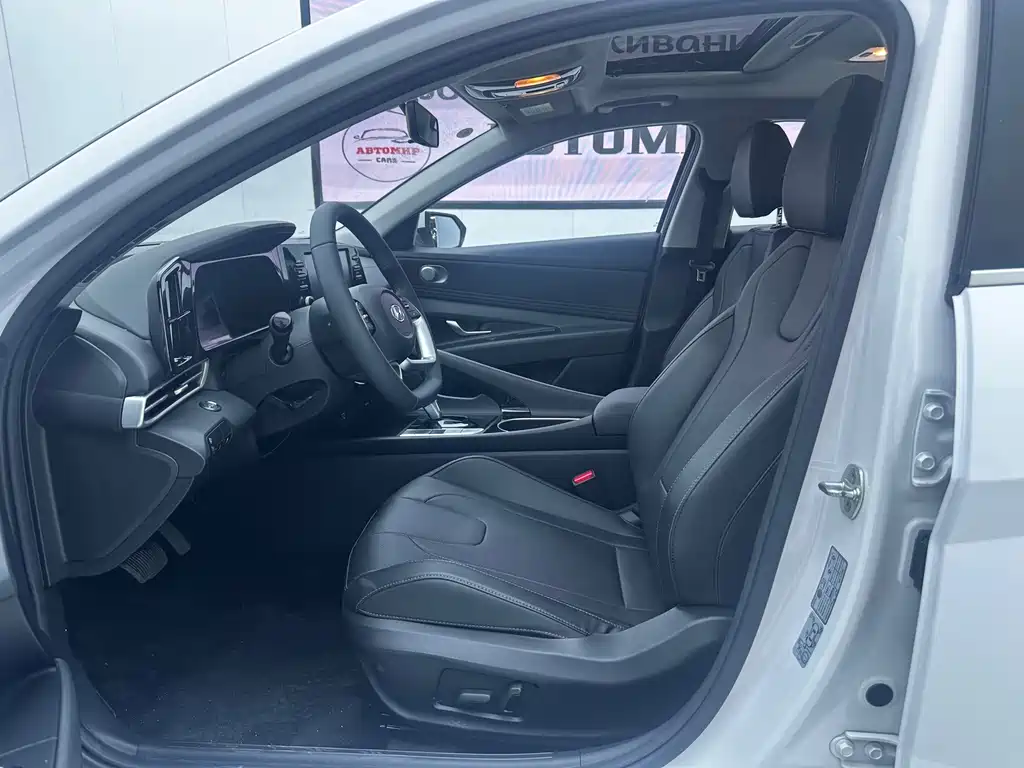 Hyundai Elantra 2023