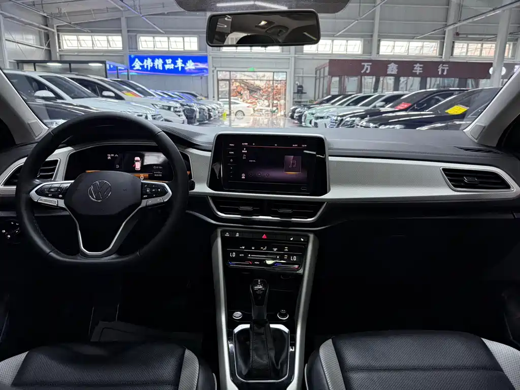 Volkswagen T-Roc 2023