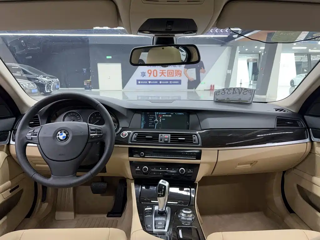 BMW 5 Series 2012 — фото 10