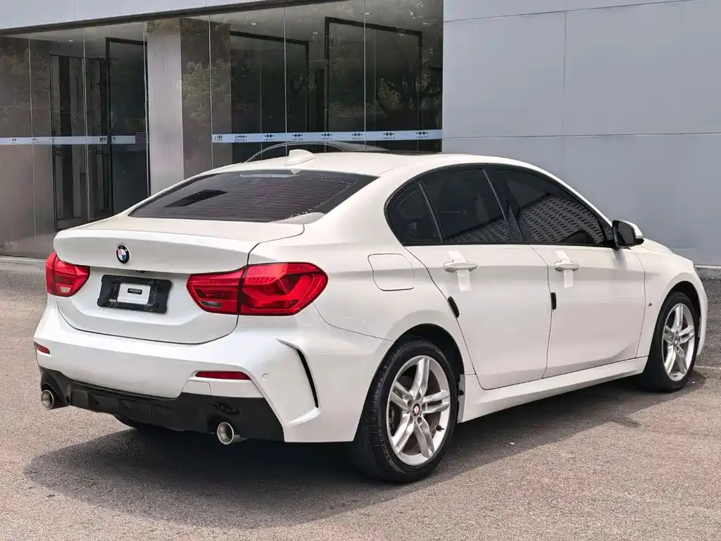 BMW 1 Series 2019 — фото 8