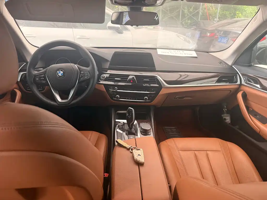 BMW 5 Series 2018 — фото 26