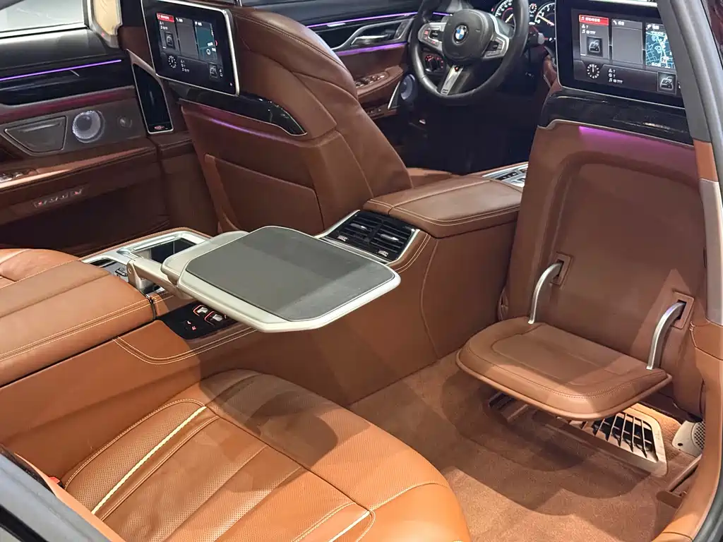 BMW 7 Series 2017 — фото 11