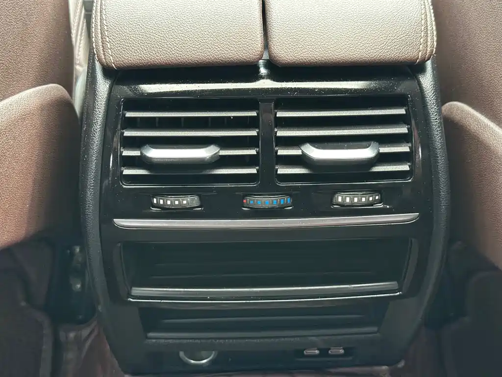 BMW 5 Series 2021 — фото 19