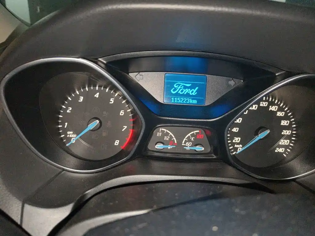Ford Focus 2014 — фото 12