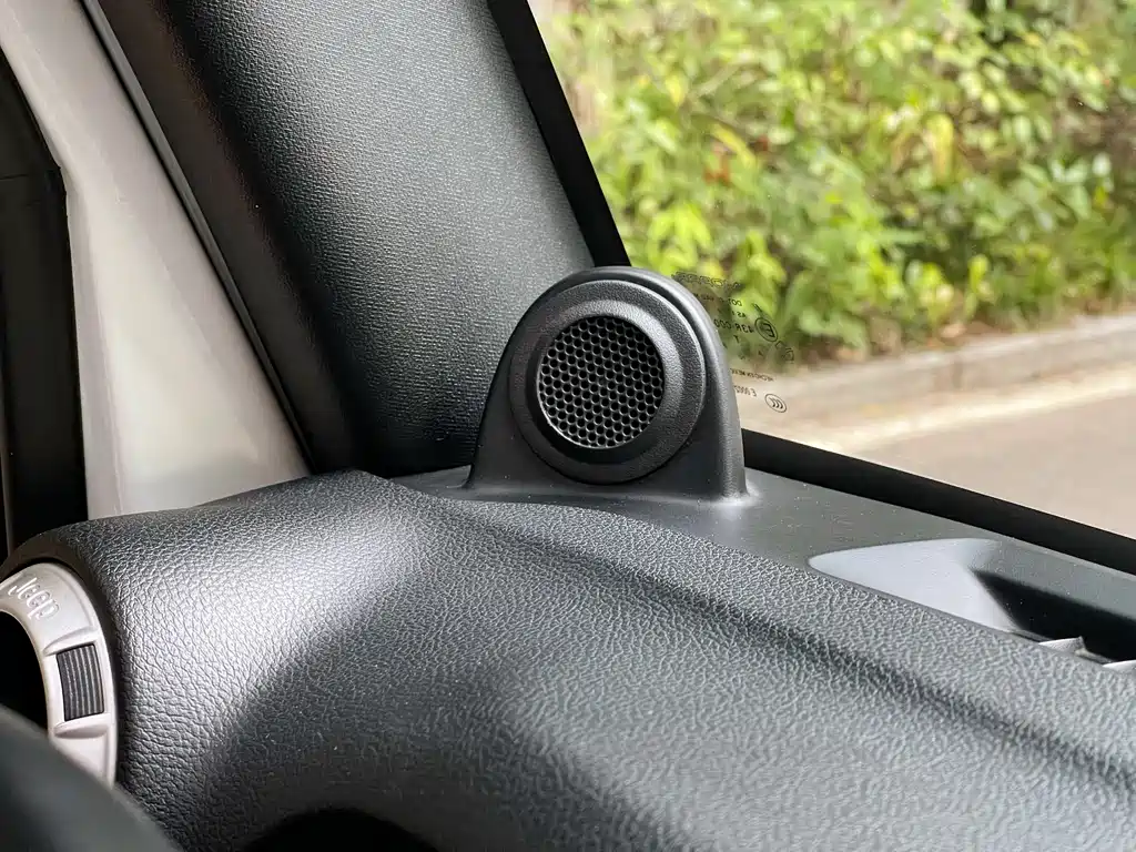 Jeep Wrangler 2011 — фото 46