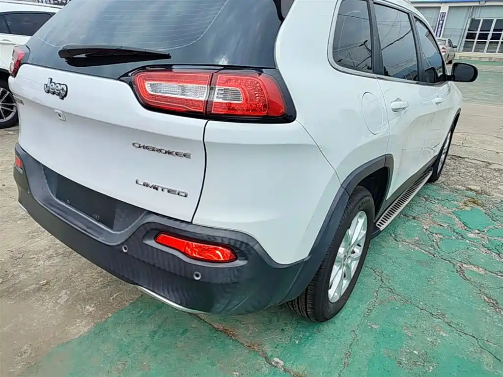 Jeep Cherokee 2018 — фото 8