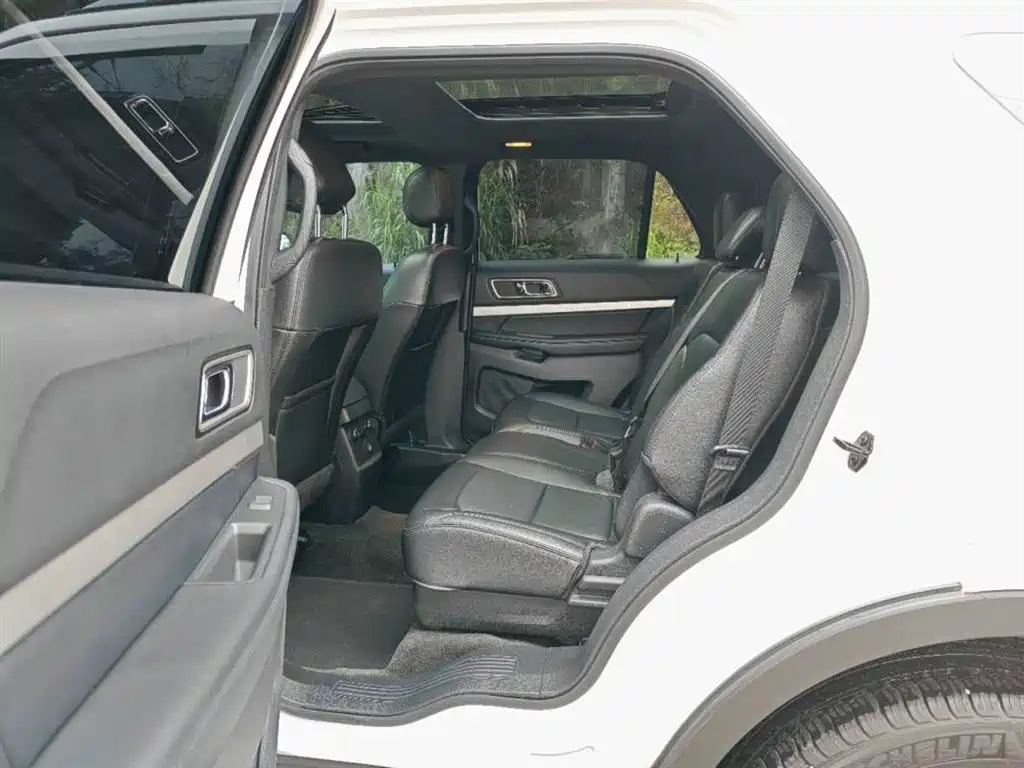 Ford Explorer 2016 — фото 8