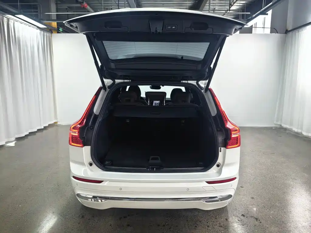 Volvo XC60 Plug-In Hybrid 2025 — фото 8