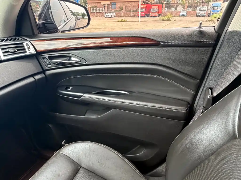 Cadillac SRX 2015 — фото 17