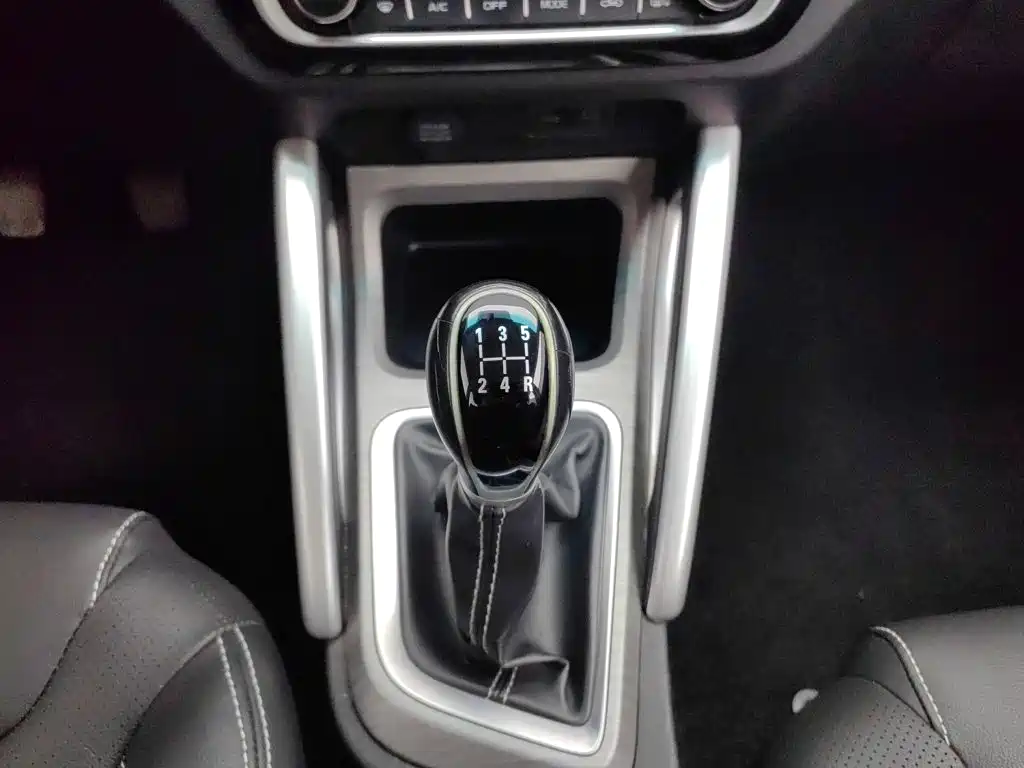 Geely Vision X3 2018 — фото 13