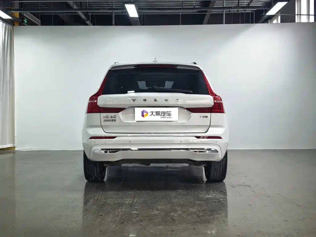 Volvo XC60 Plug-In Hybrid 2025 — фото 4