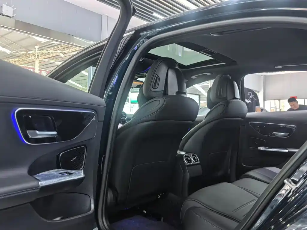 Mercedes-Benz C-Class 2025
