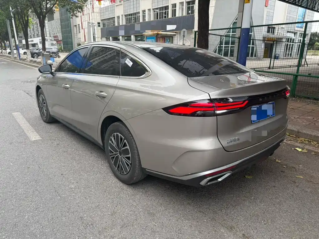 Geely Emgrand 2025 — фото 12