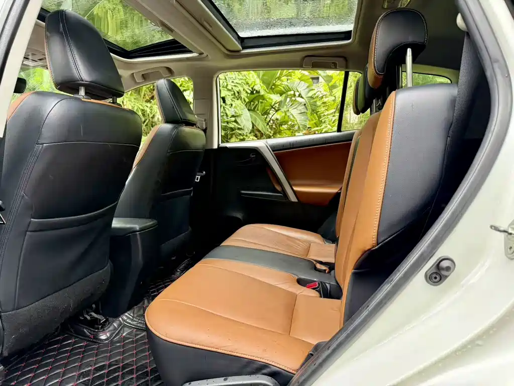 Toyota RAV4 2017 — фото 15