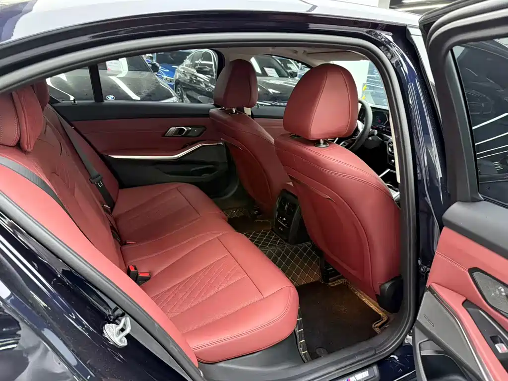 BMW 3 Series 2025 — фото 13