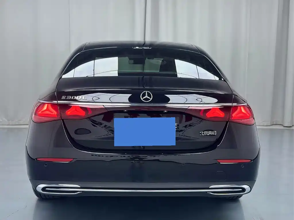 Mercedes-Benz E-Class 2024 — фото 17