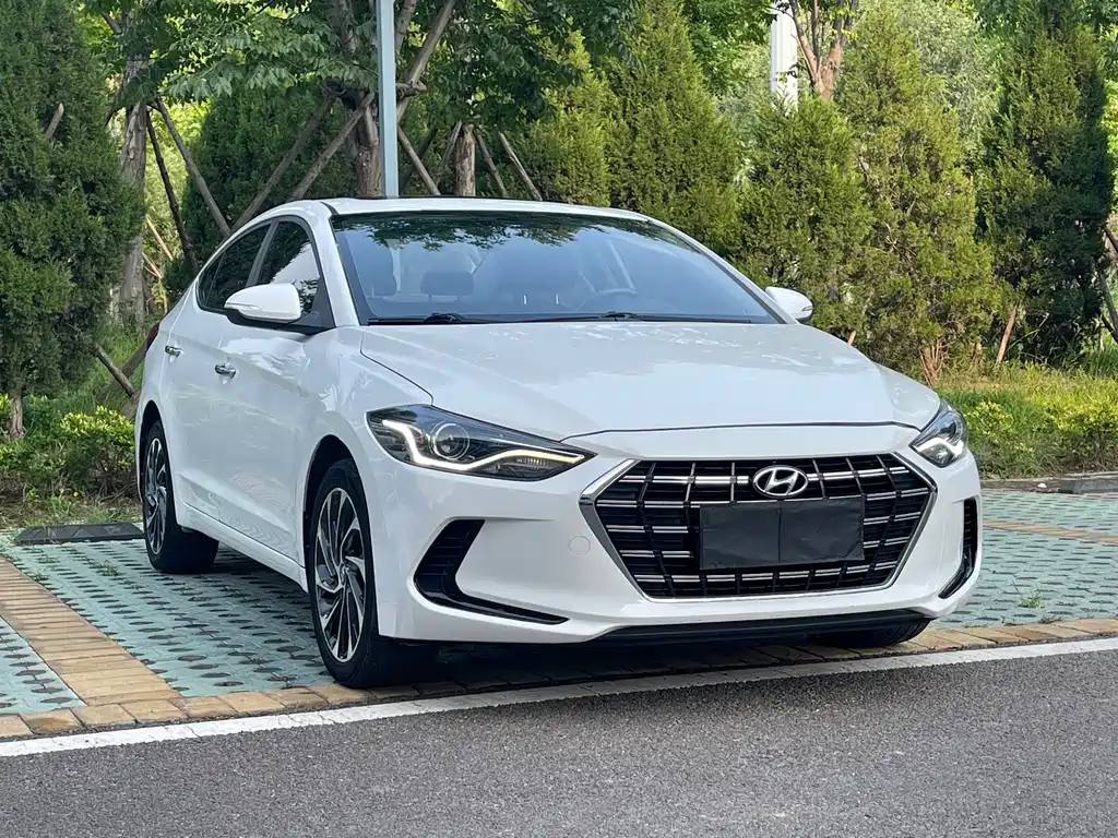 Hyundai Elantra 2020 — фото 3