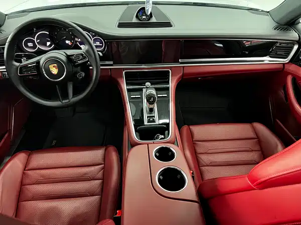 Porsche Panamera 2021