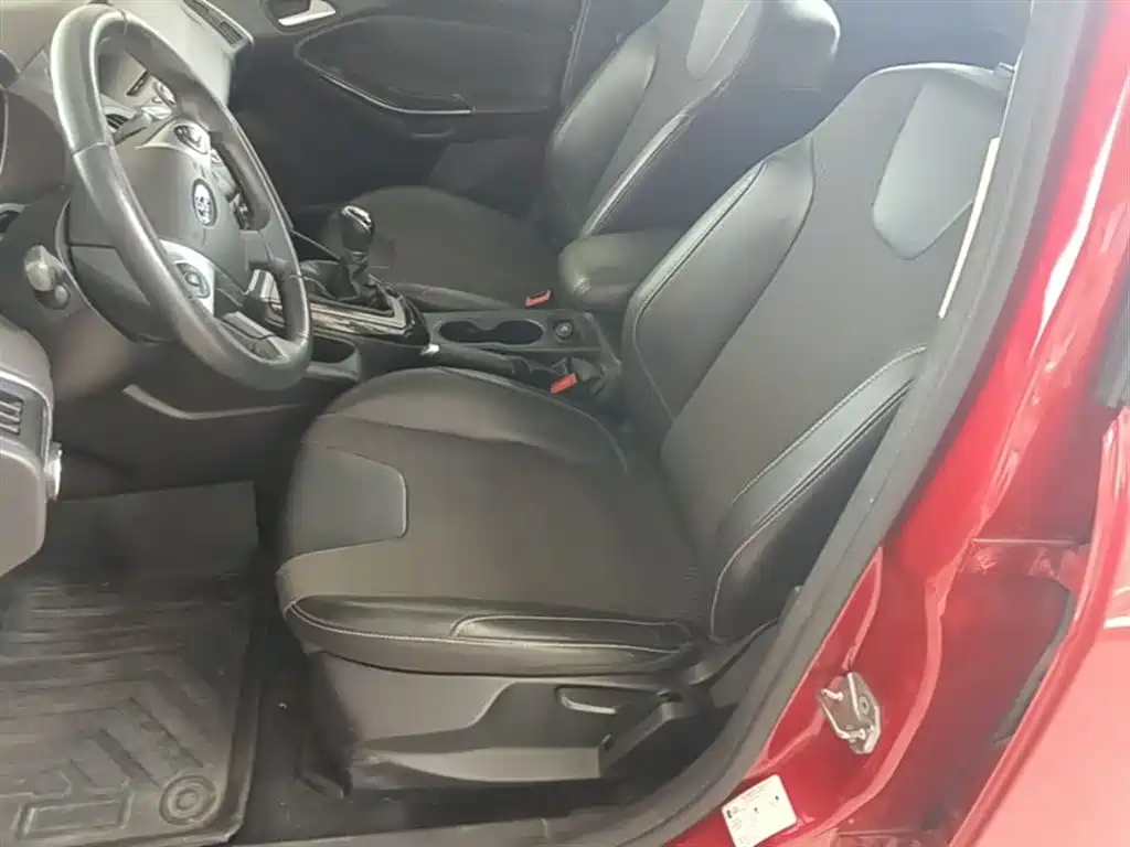 Ford Focus 2015 — фото 15