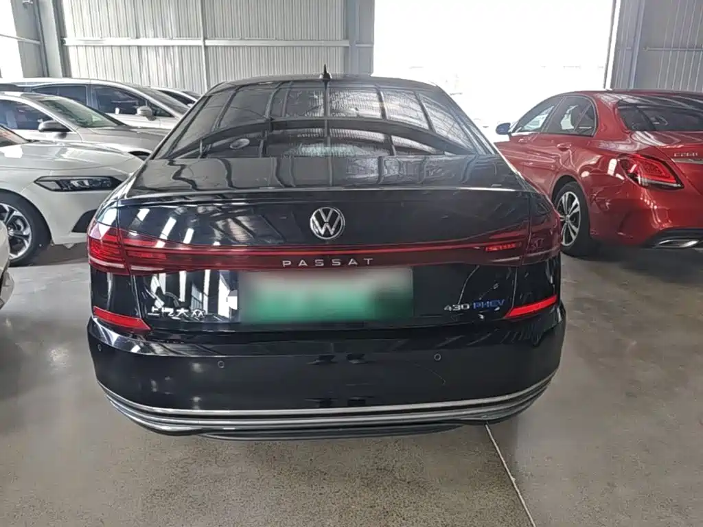 Volkswagen Passat Plug-In Hybrid 2023 — фото 6