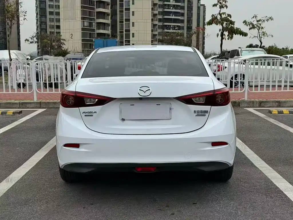 Mazda 3 Axela 2019 — фото 15