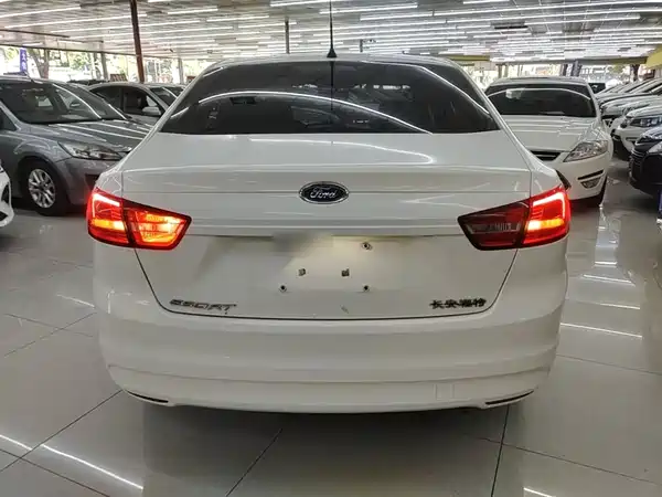 Ford Escort 2015