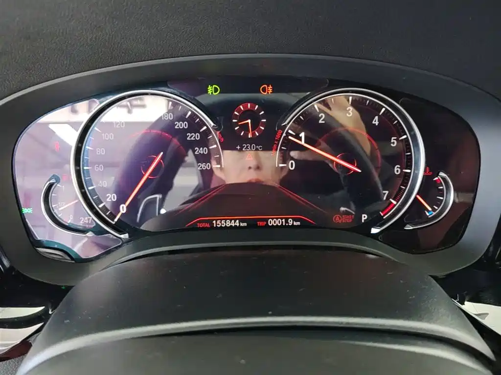 BMW 5 Series 2018 — фото 11