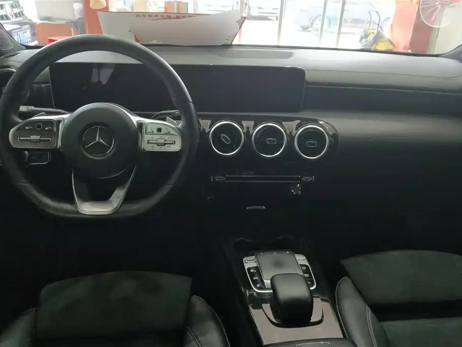 Mercedes-Benz A-Class 2019 — фото 12